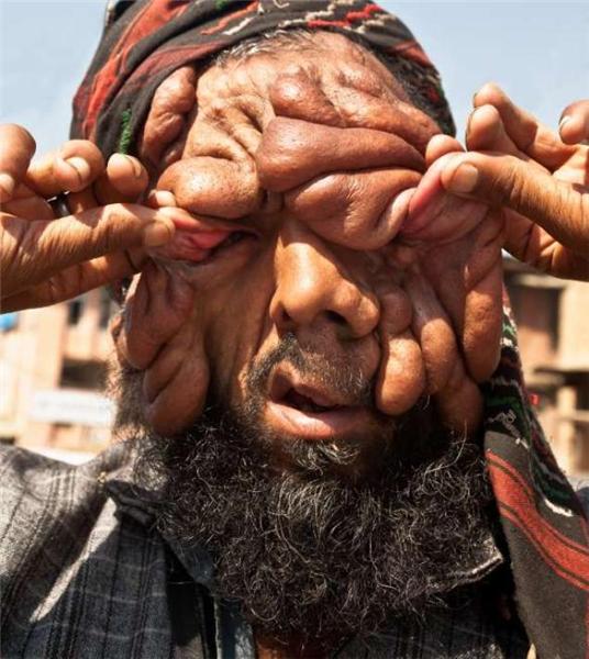 世界之最的女人,值得一看 国外美女竟然和猴子狂吻 一帮稀奇古怪的"